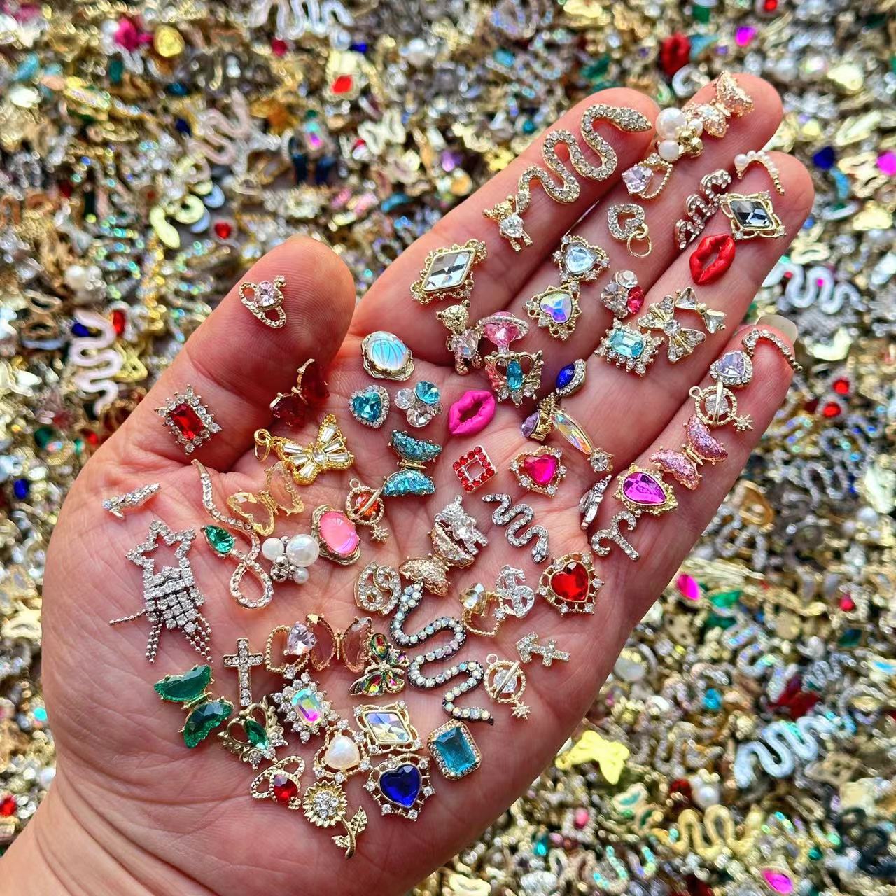 Bulk Luxury Random Mixed Alloy - Nail Art Valentines Day recension och pris